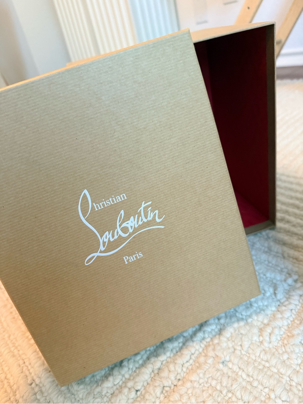 Christian Louboutin Mary Jane Bucket Bag with Box - Picture 4 of 9